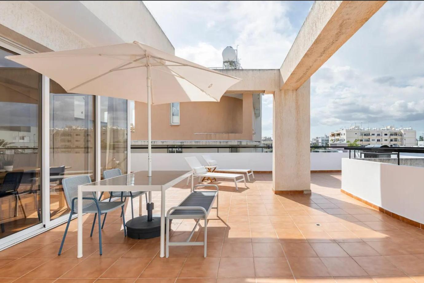 Top Floor Apartment City Center Ларнака Экстерьер фото